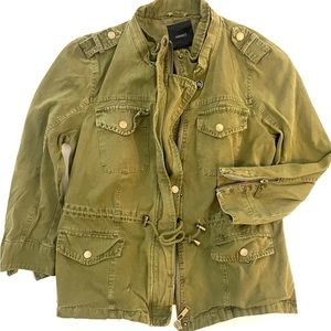 Army green cargo jacket. Fitted. Size medium. From F21.